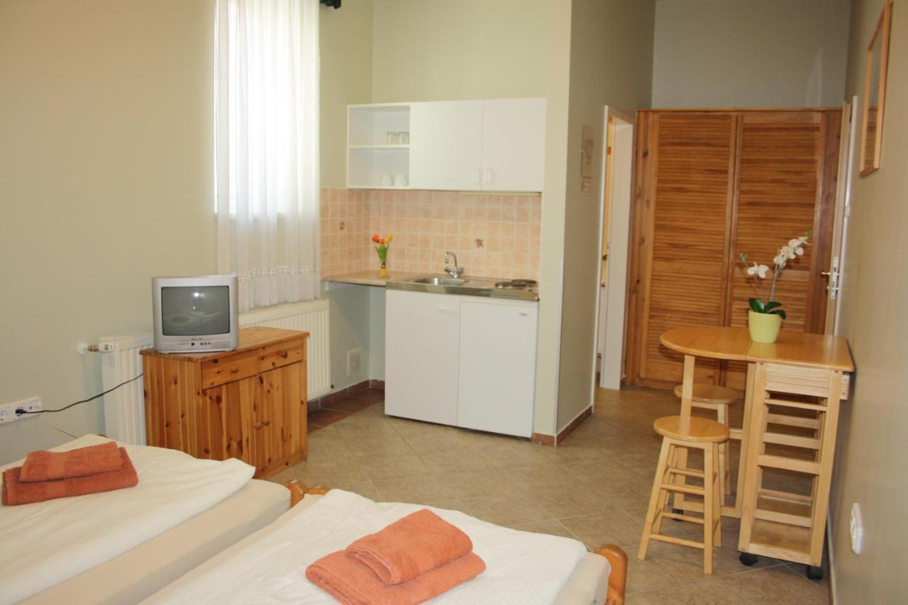 Polus Pension Sopron Exterior foto